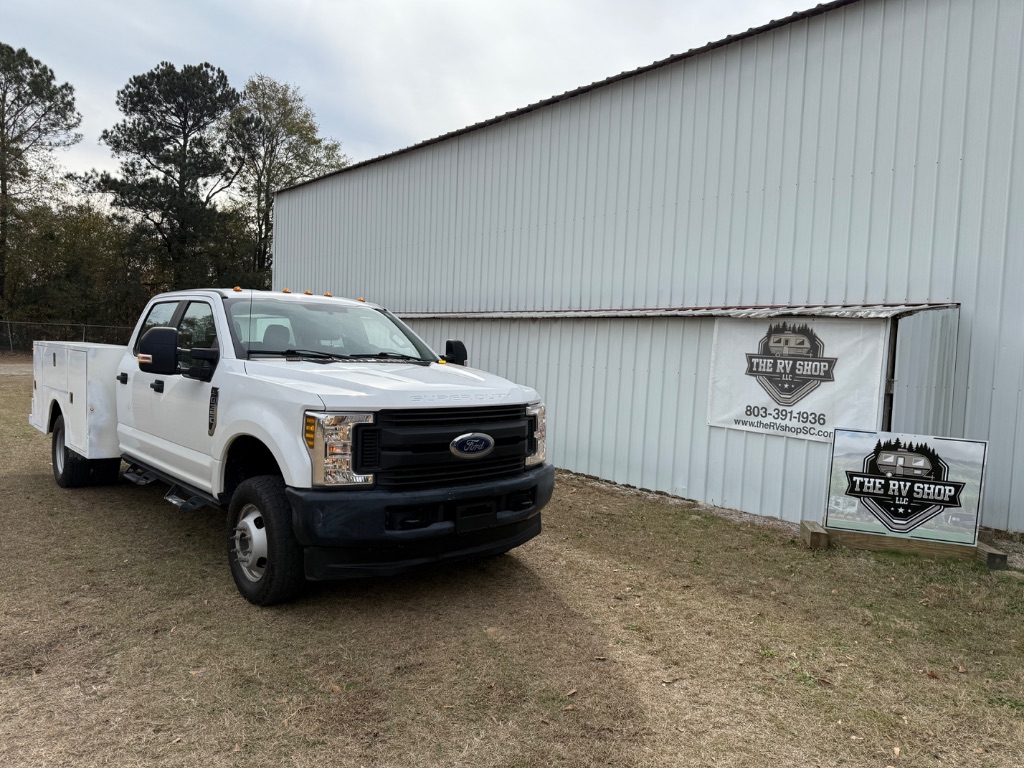 2018 Ford F-350 Super Duty Chassis Cab XL's photo