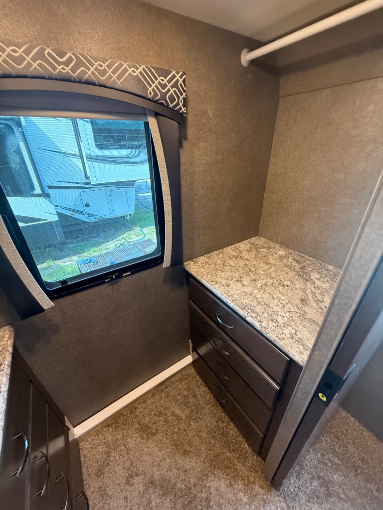 2019 Ford E-Series Cutaway Base - Photo 18